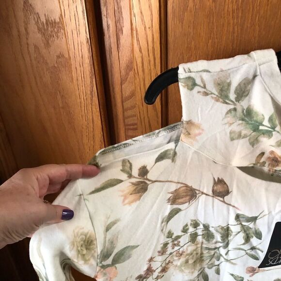 NWT Chaser Love Knit Long Sleeve Slit Dolman Pullover Floral Sweater Cream - M - Picture 7 of 13